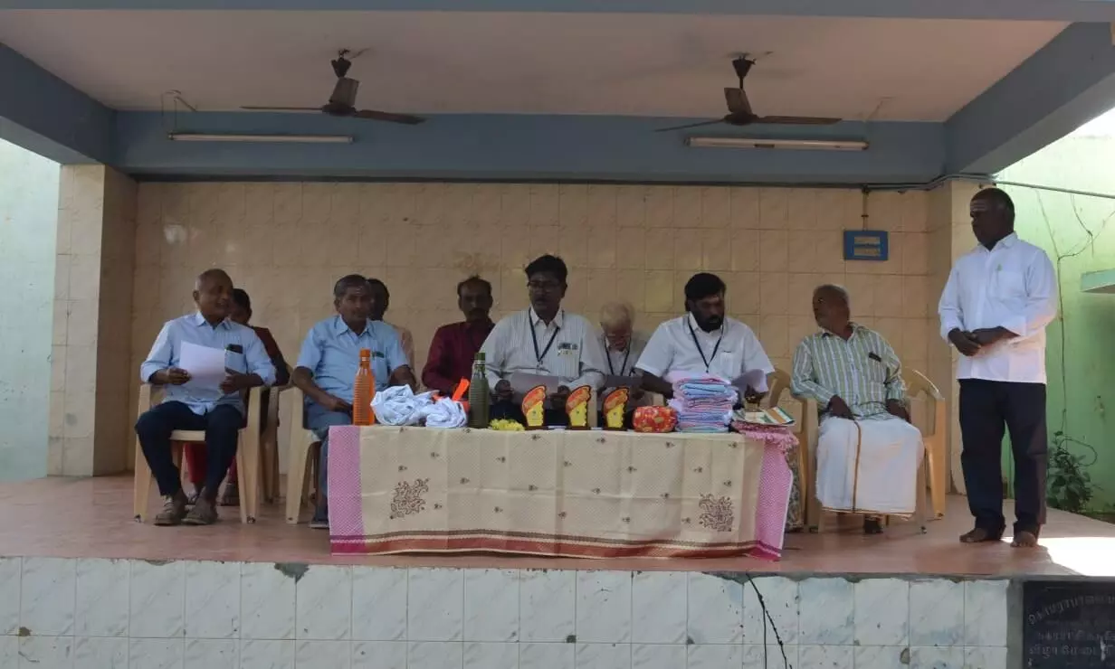 குமாரபாளையத்தில் அரசு பள்ளி மாணவர்களுக்கு இலவச கராத்தே சீருடை குமாரபாளையத்தில் அரசு பள்ளி மாணவர்களுக்கு இலவச கராத்தே சீருடை