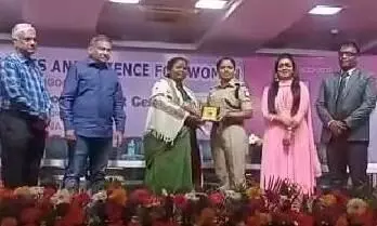 சர்வதேச மகளிர் தினம்: ஆதரவற்றோர் மைய நிர்வாகிக்கு விருது சர்வதேச மகளிர் தினம்: ஆதரவற்றோர் மைய நிர்வாகிக்கு விருது