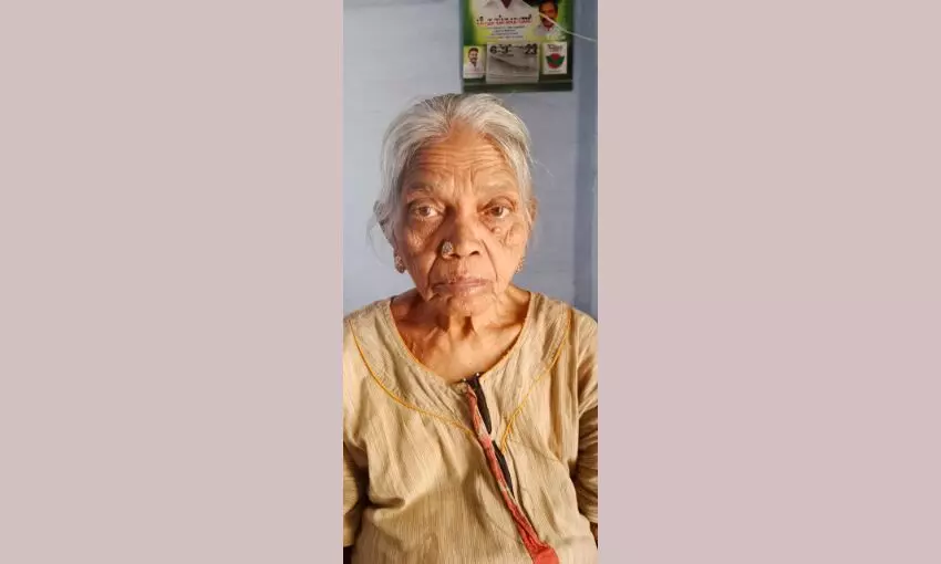 தாயின் உடல்நிலை கவலைக்கிடம்: மகன் வருகையை எதிர்பார்க்கும் பொதுமக்கள் தாயின் உடல்நிலை கவலைக்கிடம்: மகன் வருகையை எதிர்பார்க்கும் பொதுமக்கள்