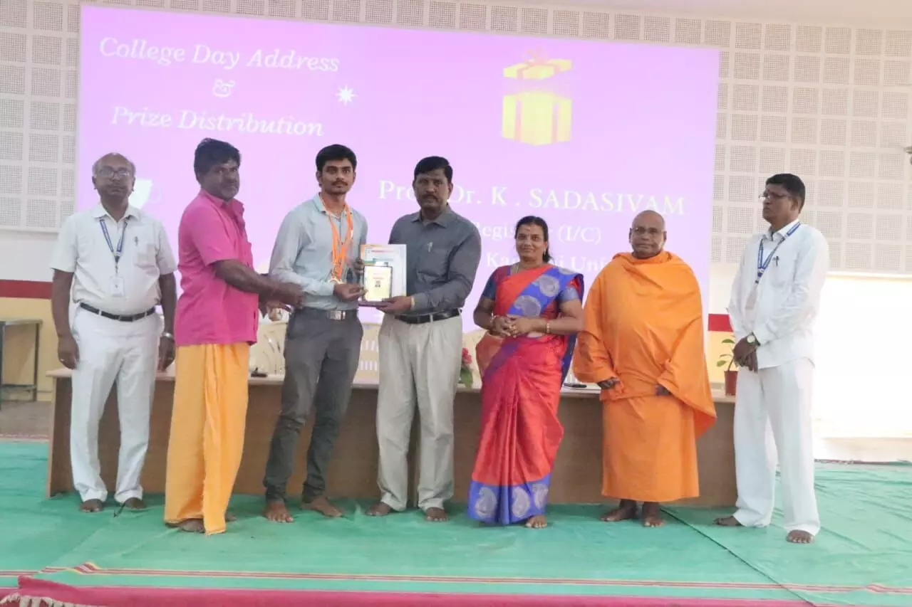 திருவேடகம் விவேகானந்தா கல்லூரியில் கல்லூரி நிறுவனர் தின விழா திருவேடகம் விவேகானந்தா கல்லூரியில் கல்லூரி நிறுவனர் தின விழா