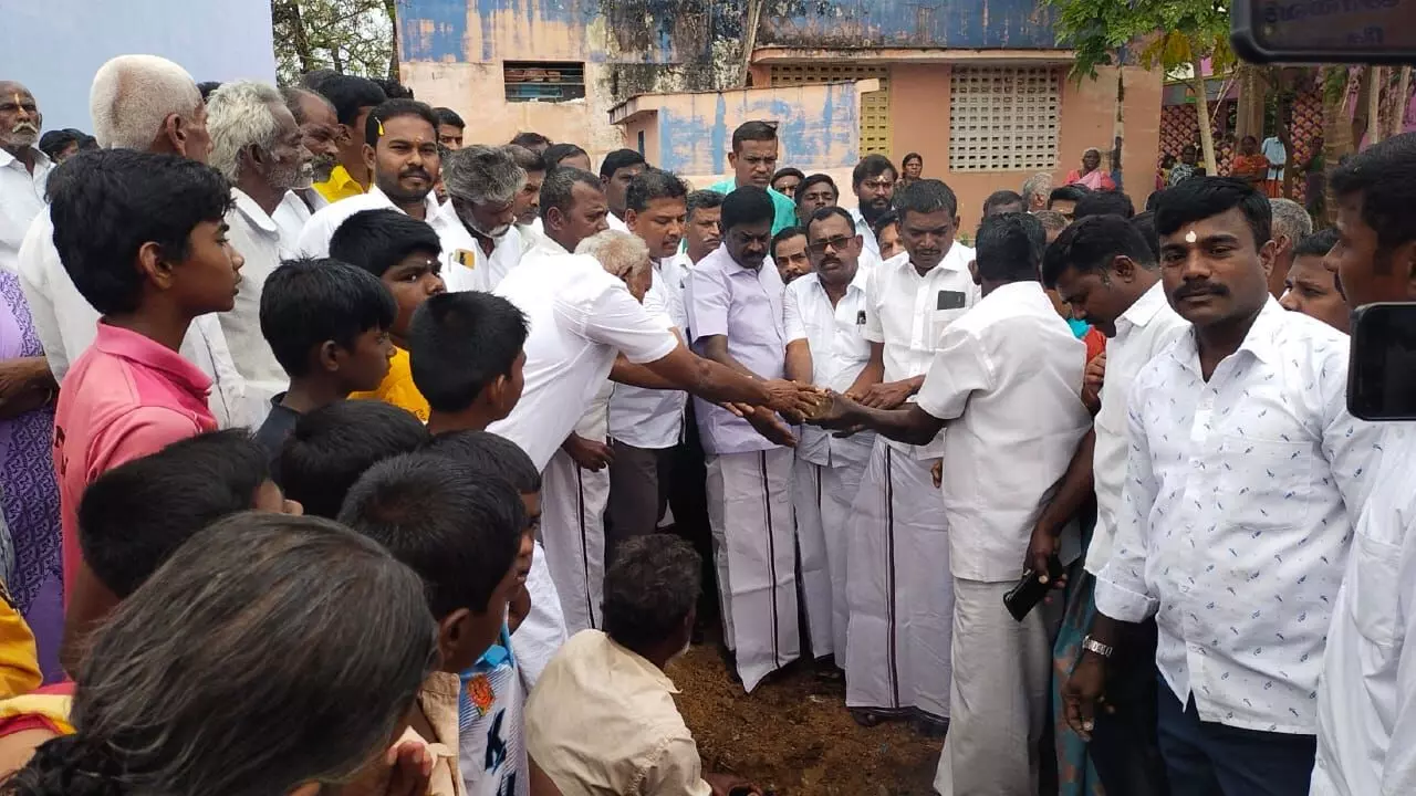 கடையம் அருகே புதிய ரேஷன் கடைக்கு அடிக்கல் நாட்டு விழா கடையம் அருகே புதிய ரேஷன் கடைக்கு அடிக்கல் நாட்டு விழா