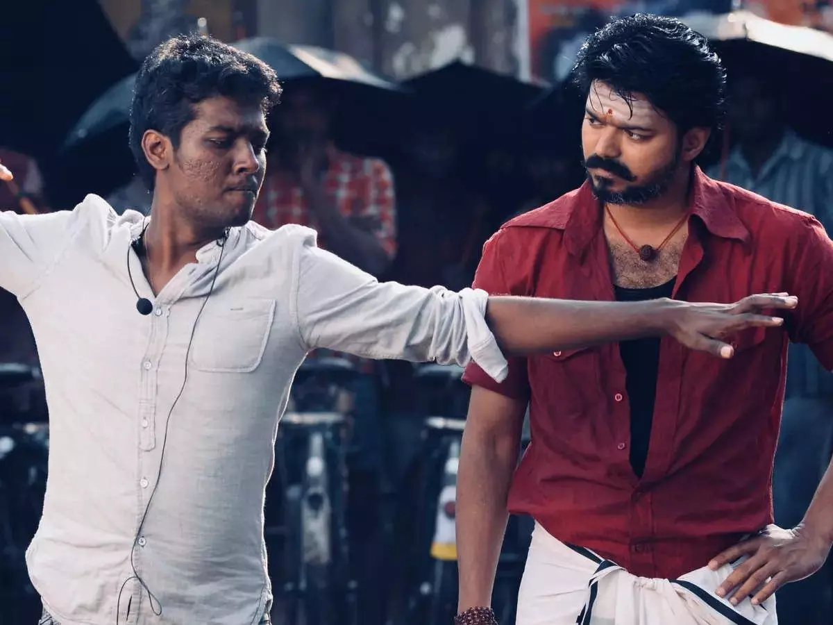 விஜயுடன் மோத தயாரான அட்லீ ? விஜயுடன் மோத தயாரான அட்லீ ?