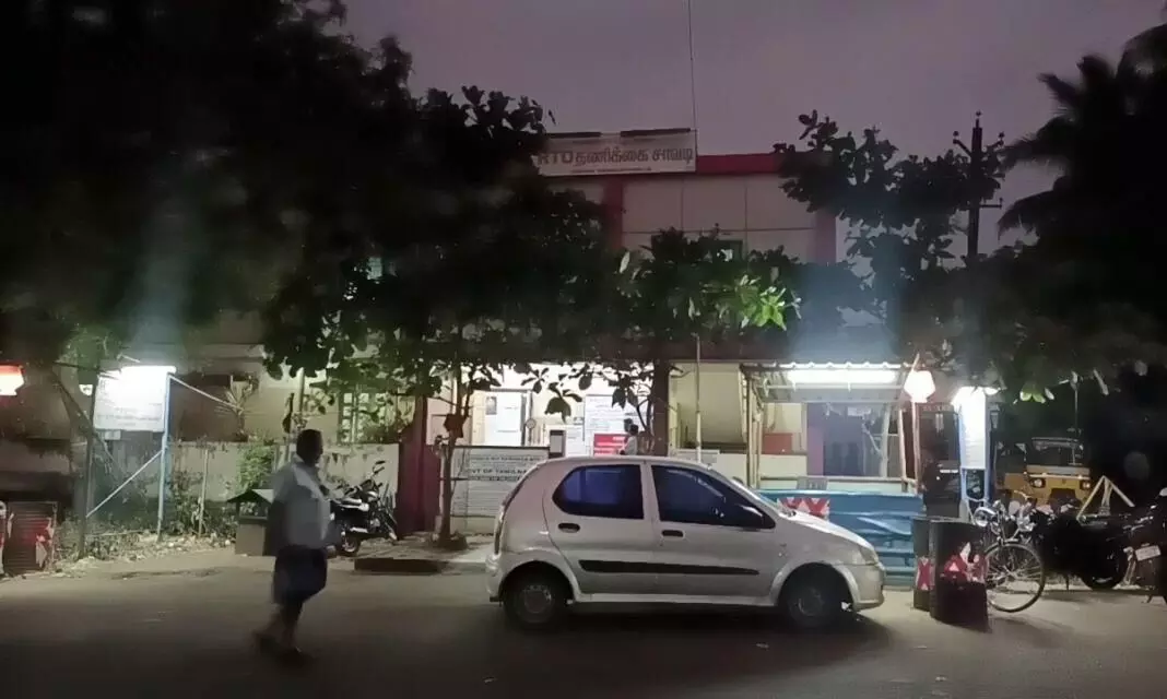 தமிழக - கேரளா எல்லையில் லஞ்ச ஒழிப்பு காவல்துறையினர் திடீர் சோதனை தமிழக - கேரளா எல்லையில் லஞ்ச ஒழிப்பு காவல்துறையினர் திடீர் சோதனை