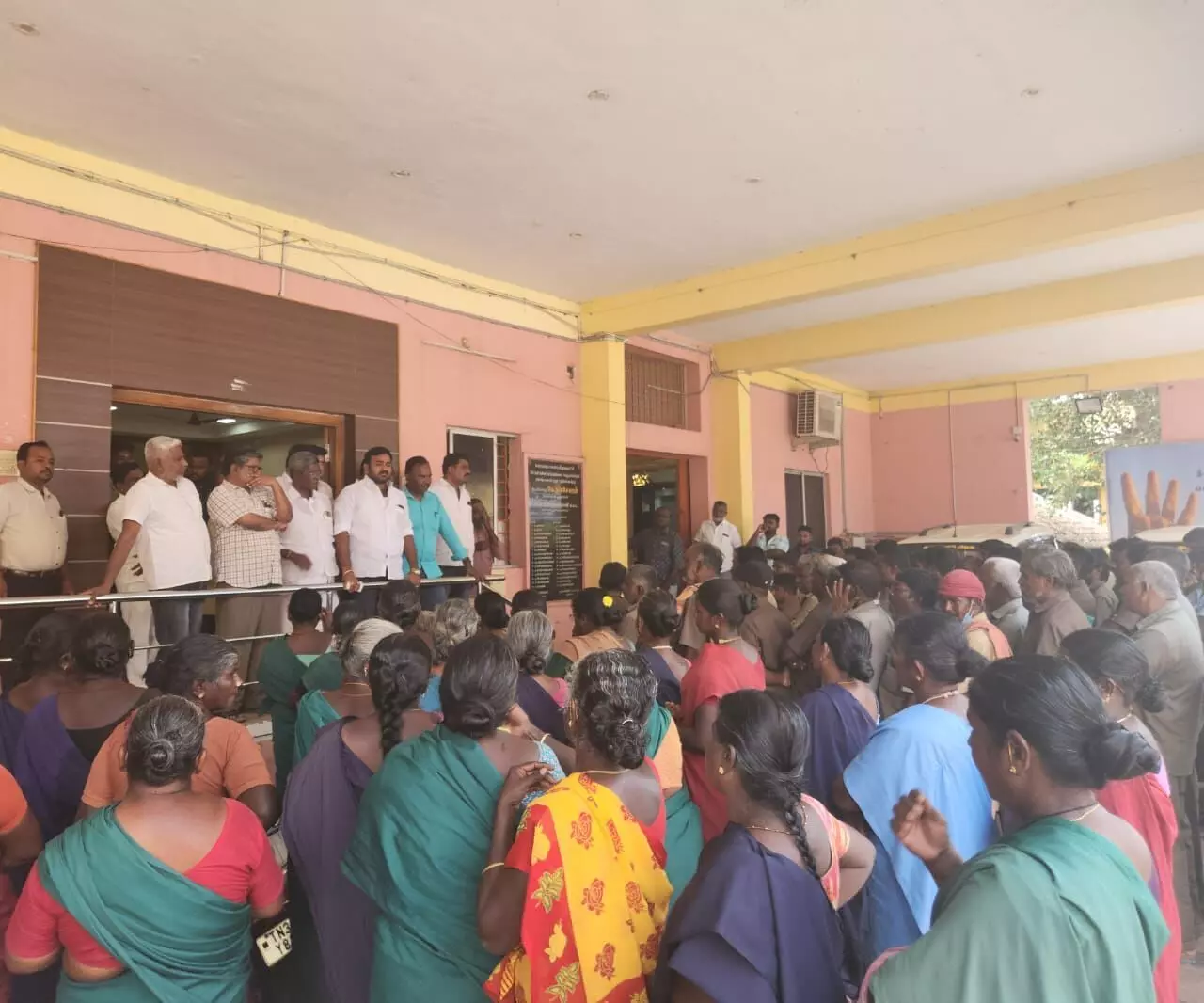 தூய்மை பணியில் தொய்வு: தூய்மை பணியாளர்களுக்கு சேர்மன் அறிவுரை தூய்மை பணியில் தொய்வு: தூய்மை பணியாளர்களுக்கு சேர்மன் அறிவுரை