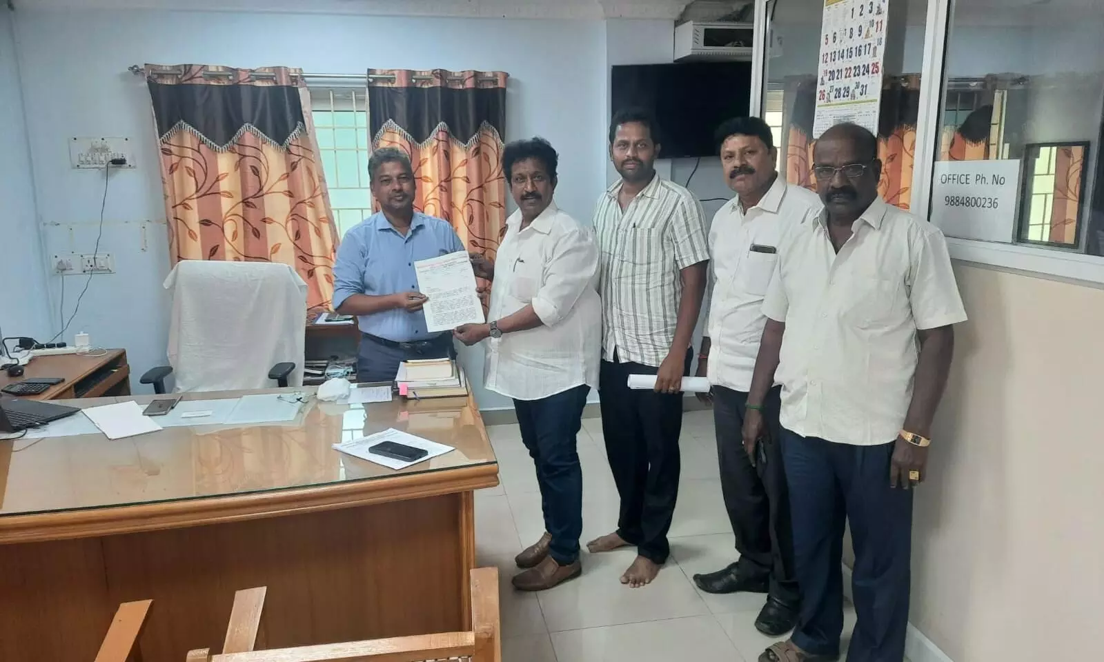 நீங்க தான் முதல் குற்றவாளி.. மாசுக்கட்டுப்பாட்டு அலுவலகத்தில் அளித்த மனுவால் பரபரப்பு நீங்க தான் முதல் குற்றவாளி.. மாசுக்கட்டுப்பாட்டு அலுவலகத்தில் அளித்த மனுவால் பரபரப்பு