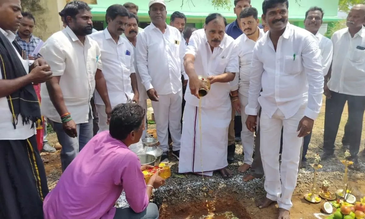 வெள்ளனூர் ஊராட்சியில் இரண்டு பள்ளிகளில் கட்டிட அடிக்கல் நாட்டு விழா வெள்ளனூர் ஊராட்சியில் இரண்டு பள்ளிகளில் கட்டிட அடிக்கல் நாட்டு விழா