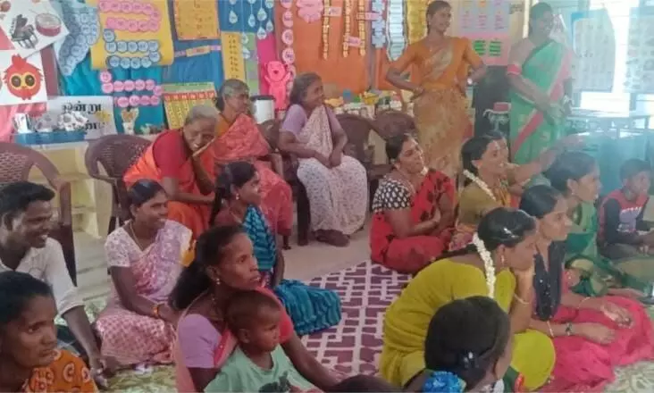 பொன்னேரி அருகே அரசு துவக்கப்பள்ளியில் எண்ணும் எழுத்தும் திட்ட நிறைவு விழா பொன்னேரி அருகே அரசு துவக்கப்பள்ளியில் எண்ணும் எழுத்தும் திட்ட நிறைவு விழா