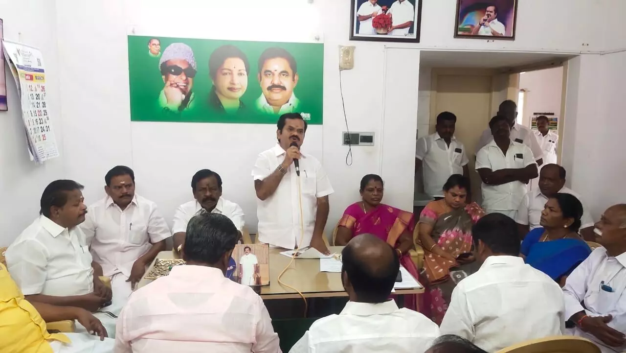 திருச்சி புறநகர் வடக்கு மாவட்ட அ.தி.மு.க. நிர்வாகிகள் கூட்டம் திருச்சி புறநகர் வடக்கு மாவட்ட அ.தி.மு.க. நிர்வாகிகள் கூட்டம்