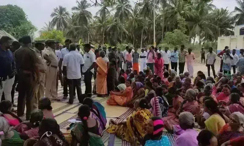 திருப்பூரில் ஜல்லிக்கட்டு நடத்த எதிர்ப்பு; கிராம சபைக் கூட்டத்தில் பரபரப்பு திருப்பூரில் ஜல்லிக்கட்டு நடத்த எதிர்ப்பு; கிராம சபைக் கூட்டத்தில் பரபரப்பு