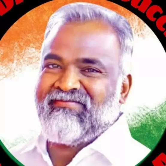 மீஞ்சூர் அருகே மாணவ மாணவிகளுக்கு பரிசு வழங்கிய எம்.எல்.ஏ. மீஞ்சூர் அருகே மாணவ மாணவிகளுக்கு பரிசு வழங்கிய எம்.எல்.ஏ.