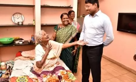 திருவண்ணாமலை மாவட்ட முதியோர் இல்லங்களில் ஆட்சியர் ஆய்வு திருவண்ணாமலை மாவட்ட முதியோர் இல்லங்களில் ஆட்சியர் ஆய்வு