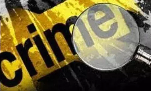 வீட்டில் தனியாக இருந்த தாய்-மகளை நூதனமாக ஏமாற்றி நகை திருடிய பெண் கைது வீட்டில் தனியாக இருந்த தாய்-மகளை நூதனமாக ஏமாற்றி நகை திருடிய பெண் கைது