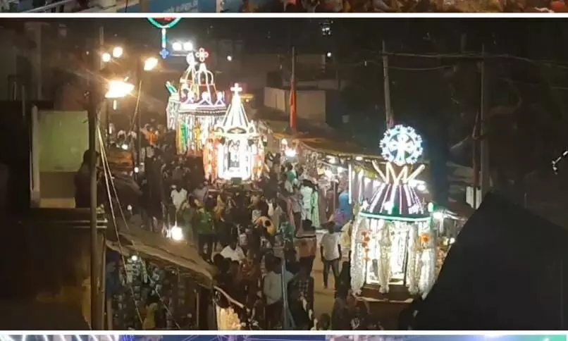 பழவேற்காடு மகிமை மாதா திருத்தல 508-ம் ஆண்டு பெருவிழாவில் தேர்பவனி பழவேற்காடு மகிமை மாதா திருத்தல 508-ம் ஆண்டு பெருவிழாவில் தேர்பவனி
