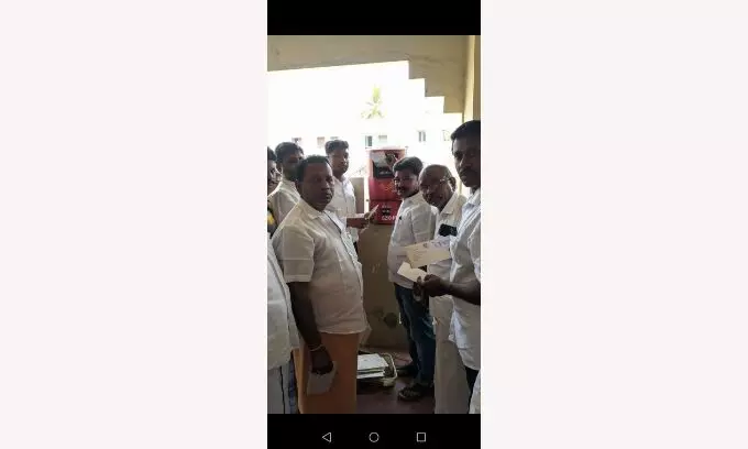 இட ஒதுக்கீடு கேட்டு பாமக வினர் தபால் அனுப்பும் போராட்டம் இட ஒதுக்கீடு கேட்டு பாமக வினர் தபால் அனுப்பும் போராட்டம்