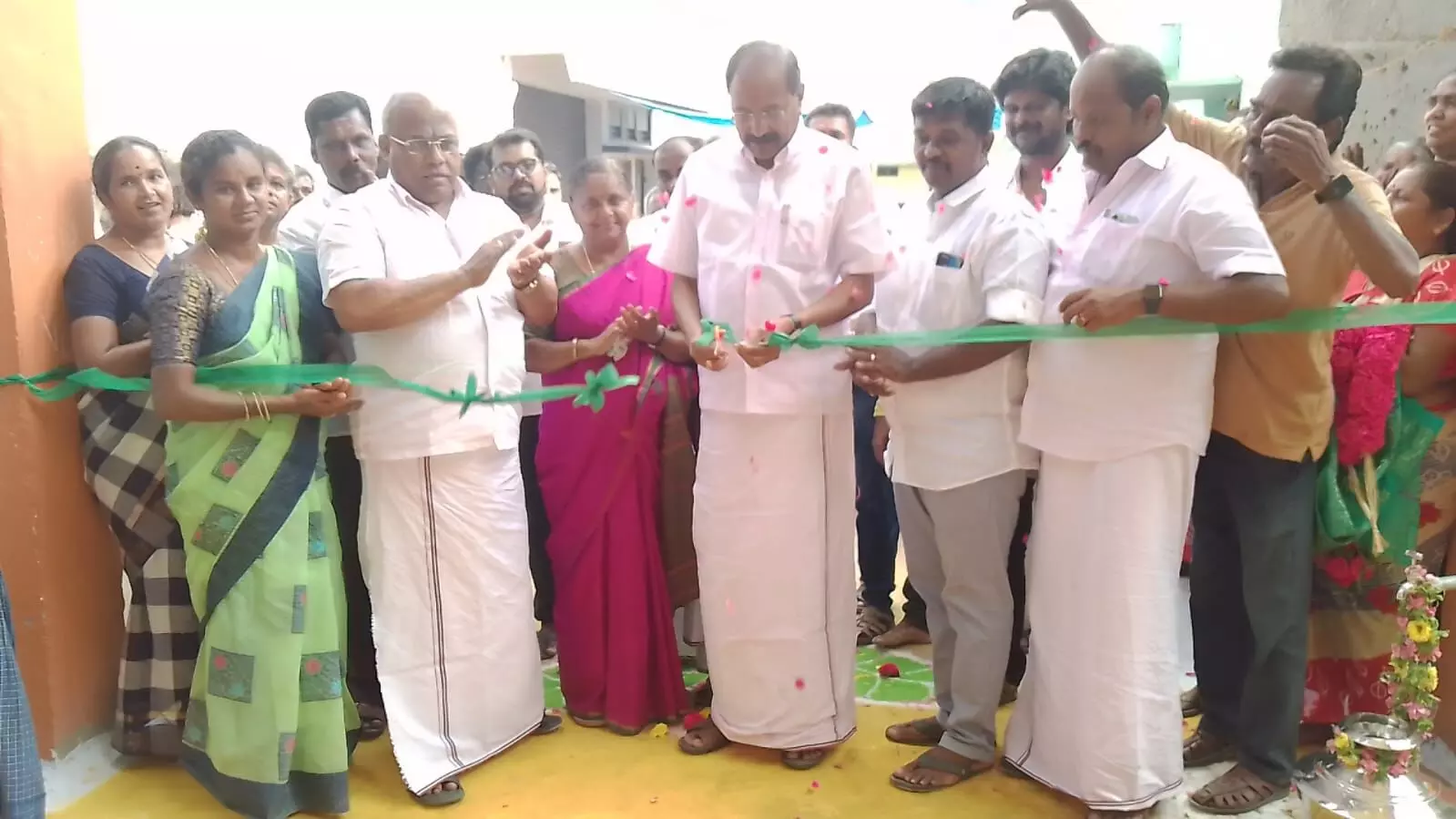 நலத்திட்ட பணிகளுக்கு பூமி பூஜை முன்னாள் அமைச்சர் பங்கேற்பு நலத்திட்ட பணிகளுக்கு பூமி பூஜை முன்னாள் அமைச்சர் பங்கேற்பு