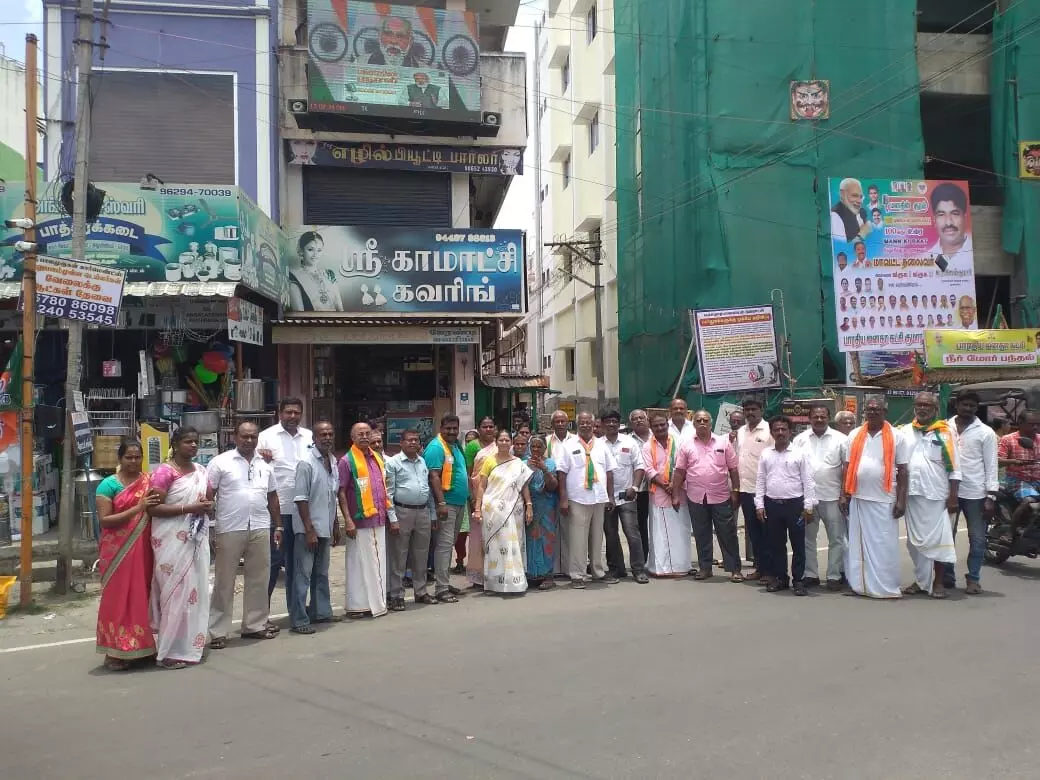 பிரதமரின் மனதின் குரல் 100 வது மாத ஒளிபரப்பு: பாஜக கொண்டாட்டம் பிரதமரின் மனதின் குரல் 100 வது மாத ஒளிபரப்பு: பாஜக கொண்டாட்டம்