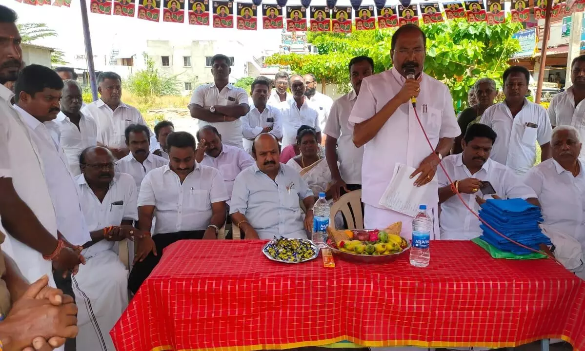 குமாரபாளையத்தில் மே தினவிழா கொண்டாட்டம்: முன்னாள் அமைச்சர் தங்கமணி பங்கேற்பு குமாரபாளையத்தில் மே தினவிழா கொண்டாட்டம்: முன்னாள் அமைச்சர் தங்கமணி பங்கேற்பு