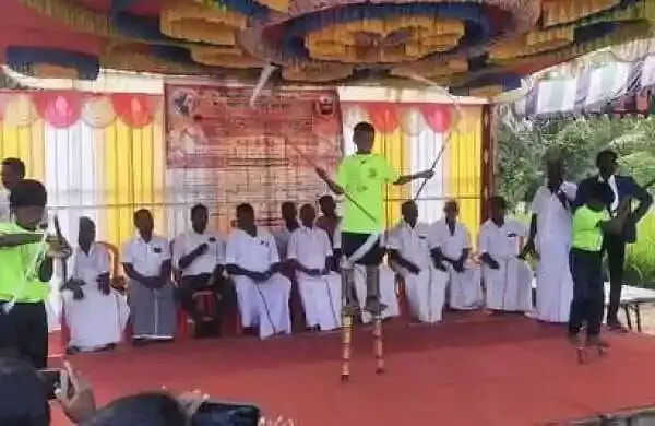 ஒரே மேடையில் யோகா, கராத்தே, சிலம்பம் நிகழ்ச்சி ஒரே மேடையில் யோகா, கராத்தே, சிலம்பம் நிகழ்ச்சி