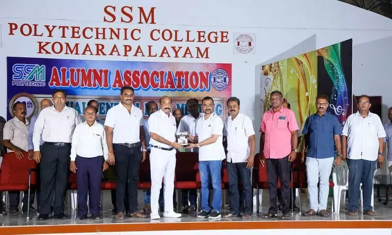 அரசு உதவி பெறும் பாலிடெக்னிக் கல்லூரியில் முன்னாள் மாணவர்கள் சந்திப்பு அரசு உதவி பெறும் பாலிடெக்னிக் கல்லூரியில் முன்னாள் மாணவர்கள் சந்திப்பு