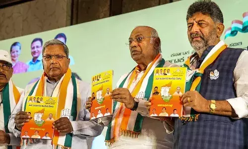 காங்கிரஸ் தேர்தல்  அறிக்கை: 200 யூனிட் இலவச மின்சாரம், பெண்களுக்கு மாதம் ரூ.2000 காங்கிரஸ் தேர்தல்  அறிக்கை: 200 யூனிட் இலவச மின்சாரம், பெண்களுக்கு மாதம் ரூ.2000