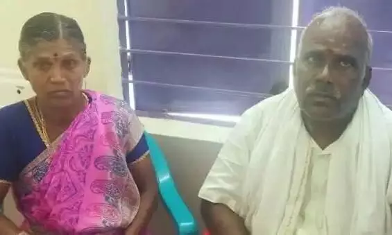 ரூ.30 ஆயிரம் லஞ்சம்: கணவருடன் ஊராட்சி மன்றத் தலைவா் கைது ரூ.30 ஆயிரம் லஞ்சம்: கணவருடன் ஊராட்சி மன்றத் தலைவா் கைது