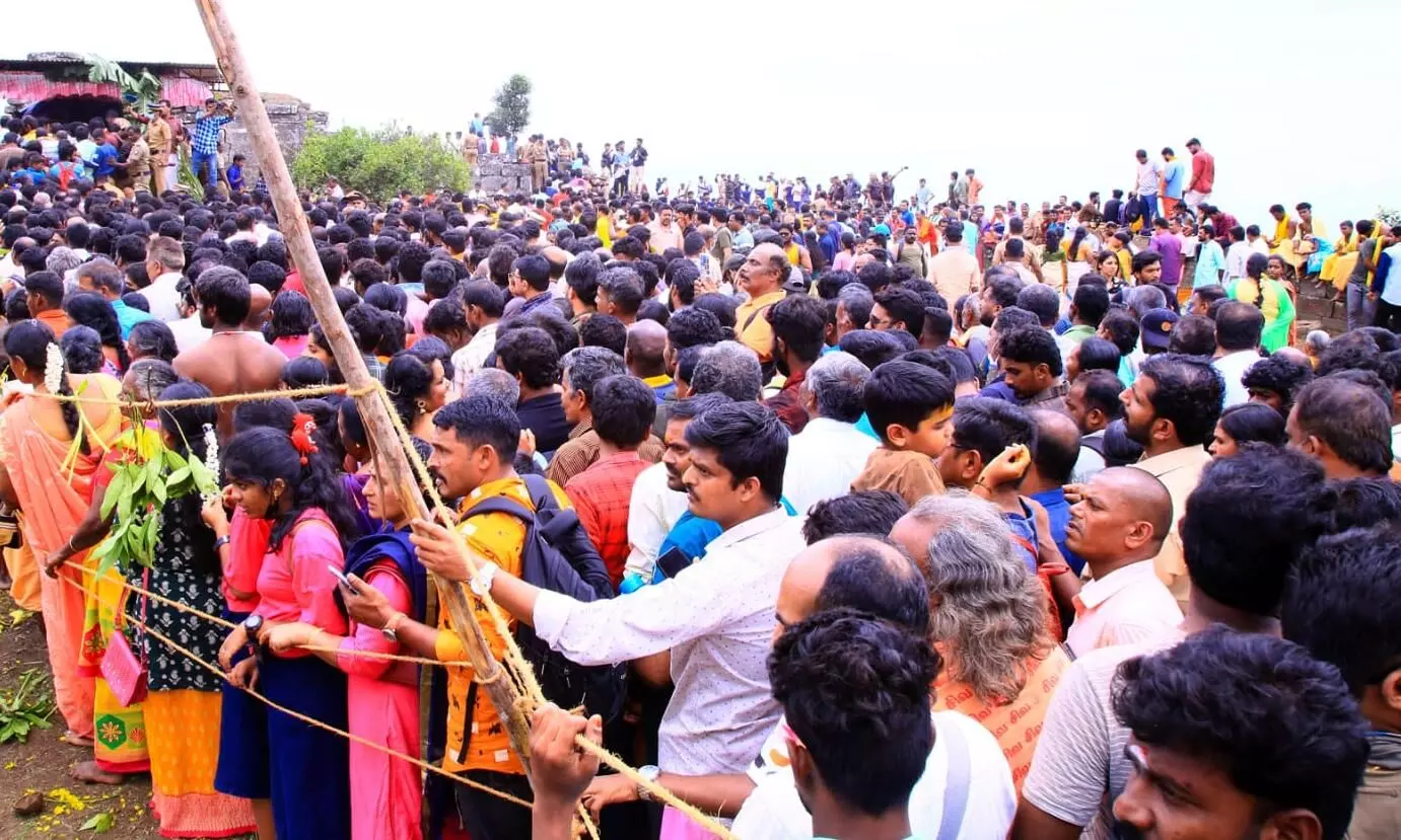 சபாஷ் தேனி போலீஸ்....அமைதியாக முடிந்த விழா சபாஷ் தேனி போலீஸ்....அமைதியாக முடிந்த விழா