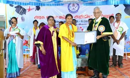 குமாரபாளையம் அரசு கலை கல்லூரியில் பட்டமளிப்பு விழா குமாரபாளையம் அரசு கலை கல்லூரியில் பட்டமளிப்பு விழா