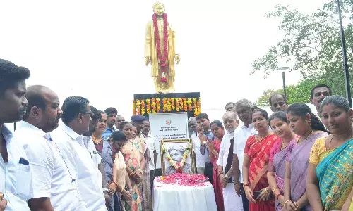 கோவையில் வ.உ.சி. சிலை: முதல்வர் ஸ்டாலின் காணொலி மூலம் திறப்பு கோவையில் வ.உ.சி. சிலை: முதல்வர் ஸ்டாலின் காணொலி மூலம் திறப்பு