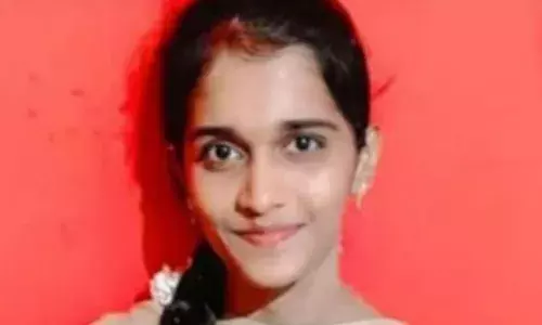அம்பாசமுத்திரத்தில் மினி பேருந்து மோதி இளம்பெண் உயிரிழப்பு அம்பாசமுத்திரத்தில் மினி பேருந்து மோதி இளம்பெண் உயிரிழப்பு