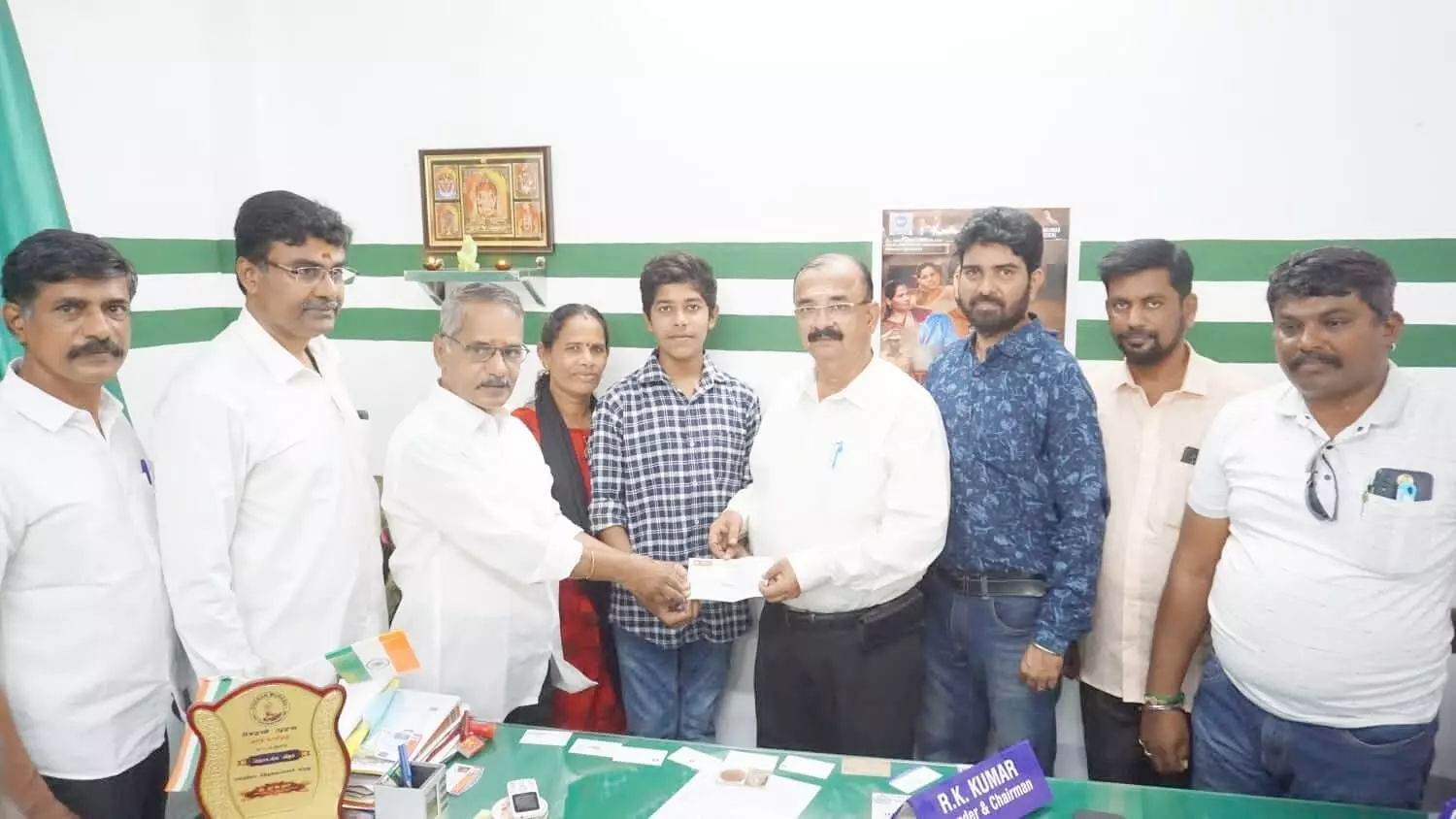 தேசிய அளவில் 3ம் இடம் பிடித்த அச்சம்தவிர் குறும்பட குழுவினருக்கு வாழ்த்து தேசிய அளவில் 3ம் இடம் பிடித்த அச்சம்தவிர் குறும்பட குழுவினருக்கு வாழ்த்து