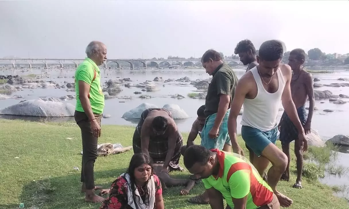 காவிரி ஆற்றில் மூழ்கி இரு மாணவர்கள் பலி காவிரி ஆற்றில் மூழ்கி இரு மாணவர்கள் பலி