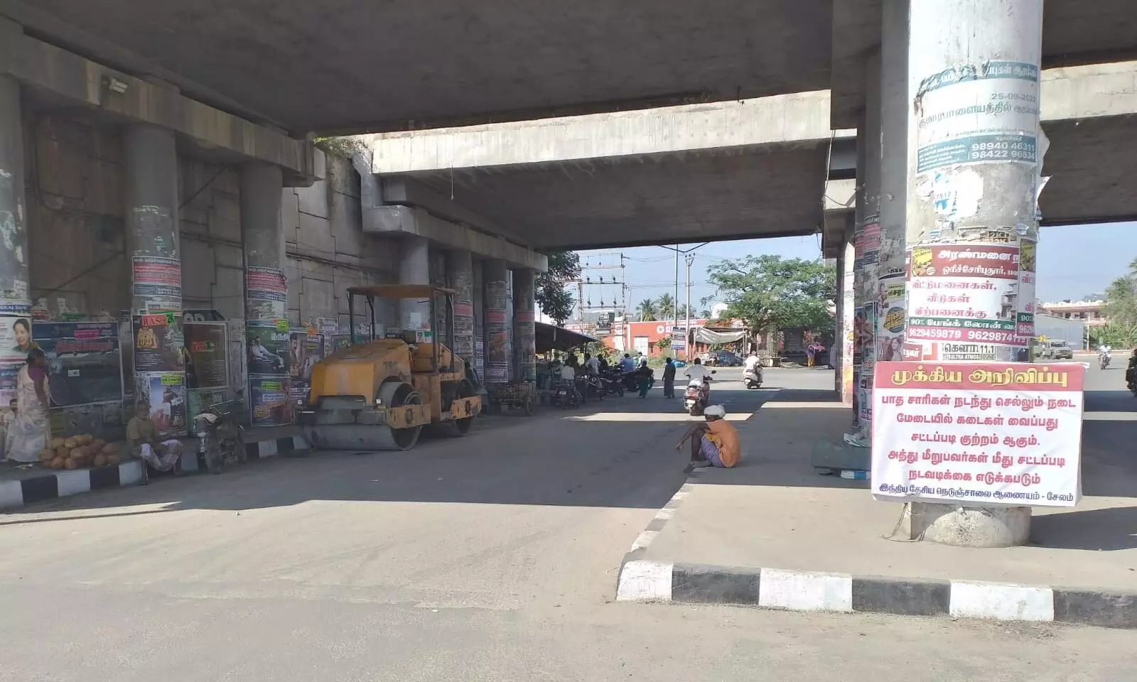 அரசு உத்தரவை மீறி செயல்படும் சாலையோர வியாபாரிகள் அரசு உத்தரவை மீறி செயல்படும் சாலையோர வியாபாரிகள்