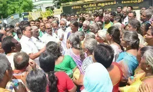 கோவை அண்ணா காய்கறி மார்க்கெட் வியாபாரிகள் மாவட்ட ஆட்சியரிடம் மனு கோவை அண்ணா காய்கறி மார்க்கெட் வியாபாரிகள் மாவட்ட ஆட்சியரிடம் மனு