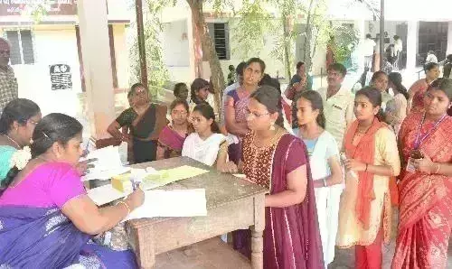 கோவை மாவட்டத்தில உள்ள மேல்நிலைப் பள்ளிகளில் பிளஸ் ஒன் மாணவர் சேர்க்கை கோவை மாவட்டத்தில உள்ள மேல்நிலைப் பள்ளிகளில் பிளஸ் ஒன் மாணவர் சேர்க்கை