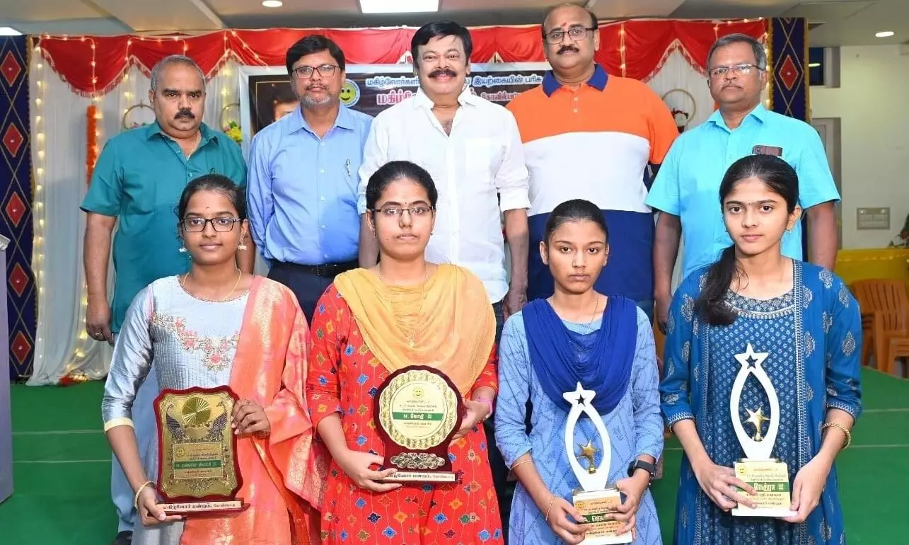 கோவில்பட்டியில் அரசு பொதுத் தேர்வில் சிறப்பிடம் பெற்றவர்களுக்கு நடிகர் மதன்பாப் பரிசு வழங்கல் கோவில்பட்டியில் அரசு பொதுத் தேர்வில் சிறப்பிடம் பெற்றவர்களுக்கு நடிகர் மதன்பாப் பரிசு வழங்கல்
