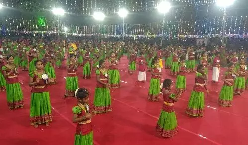 நாட்டுப்புறக்கலைக்குழுவின் வள்ளி கும்மி அரங்கேற்றம் நாட்டுப்புறக்கலைக்குழுவின் வள்ளி கும்மி அரங்கேற்றம்
