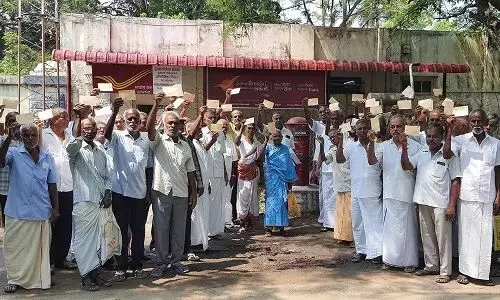 இ.பி.எப் ஓய்வூதியதாரர்கள் மத்திய அரசுக்கு தபால் அனுப்பும் போராட்டம் இ.பி.எப் ஓய்வூதியதாரர்கள் மத்திய அரசுக்கு தபால் அனுப்பும் போராட்டம்