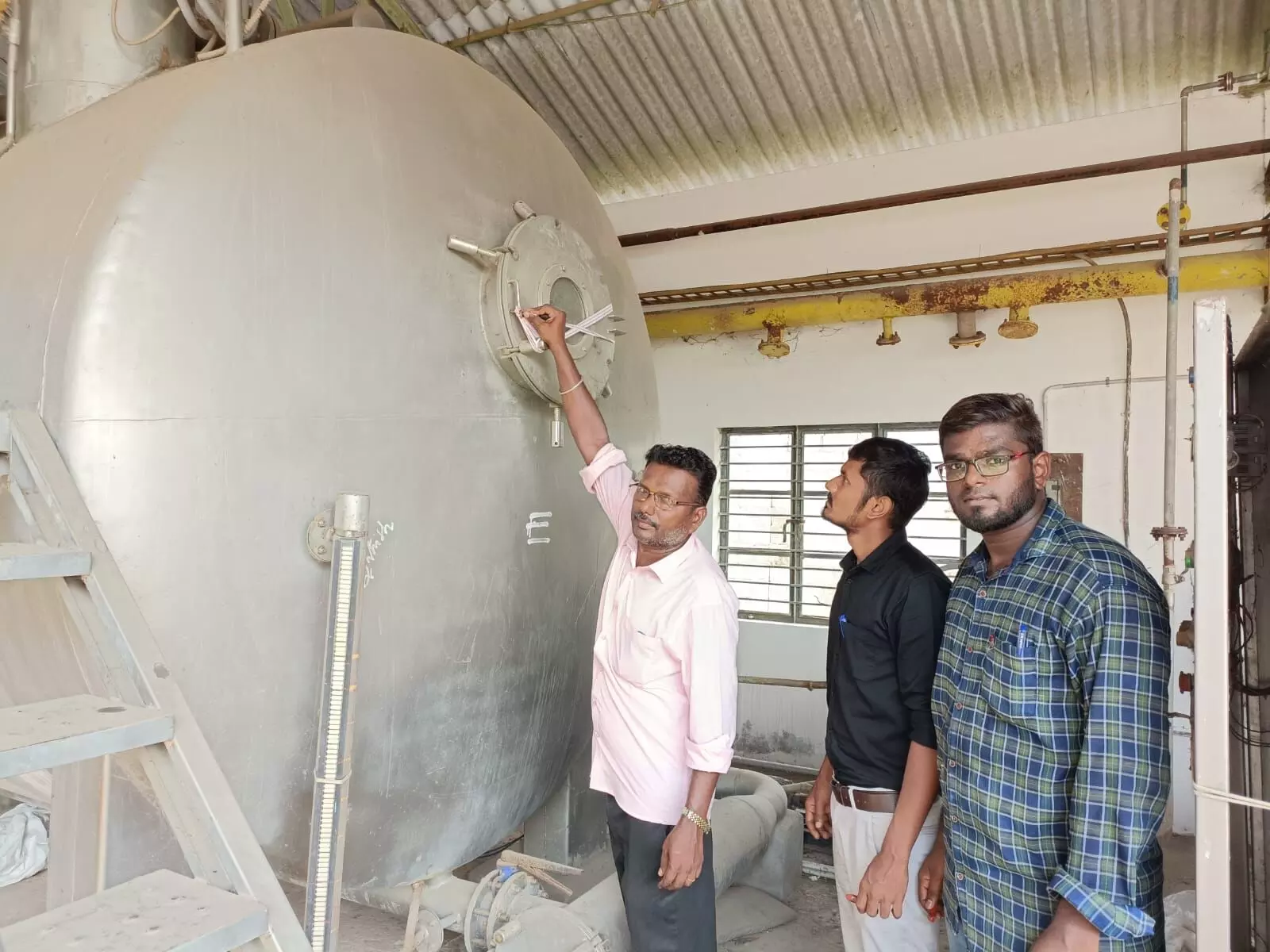 3 சாயப்பட்டறைகளுக்கு மாசுக்கட்டுபாட்டு அதிகாரிகள் அதிரடி 3 சாயப்பட்டறைகளுக்கு மாசுக்கட்டுபாட்டு அதிகாரிகள் அதிரடி