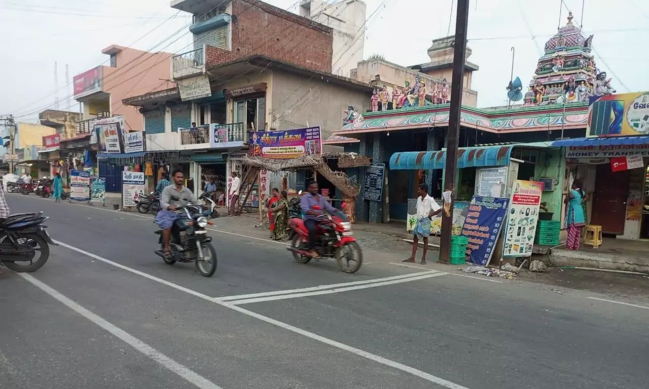 பயணிகள் நிழற்கூடம் அமைக்க கோரிக்கை பயணிகள் நிழற்கூடம் அமைக்க கோரிக்கை
