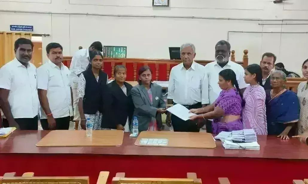 உடுமலை, பல்லடம் பகுதிகளில் லோக் அதாலத்; 81 வழக்குகளுக்கு ரூ. 3.50 கோடியில் சமரச தீர்வு உடுமலை, பல்லடம் பகுதிகளில் லோக் அதாலத்; 81 வழக்குகளுக்கு ரூ. 3.50 கோடியில் சமரச தீர்வு