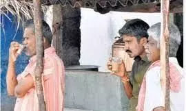 இரட்டை டம்ளர் முறை பயன்படுத்தினால் கடும் நடவடிக்கை: கோட்டாட்சியர் எச்சரிக்கை இரட்டை டம்ளர் முறை பயன்படுத்தினால் கடும் நடவடிக்கை: கோட்டாட்சியர் எச்சரிக்கை