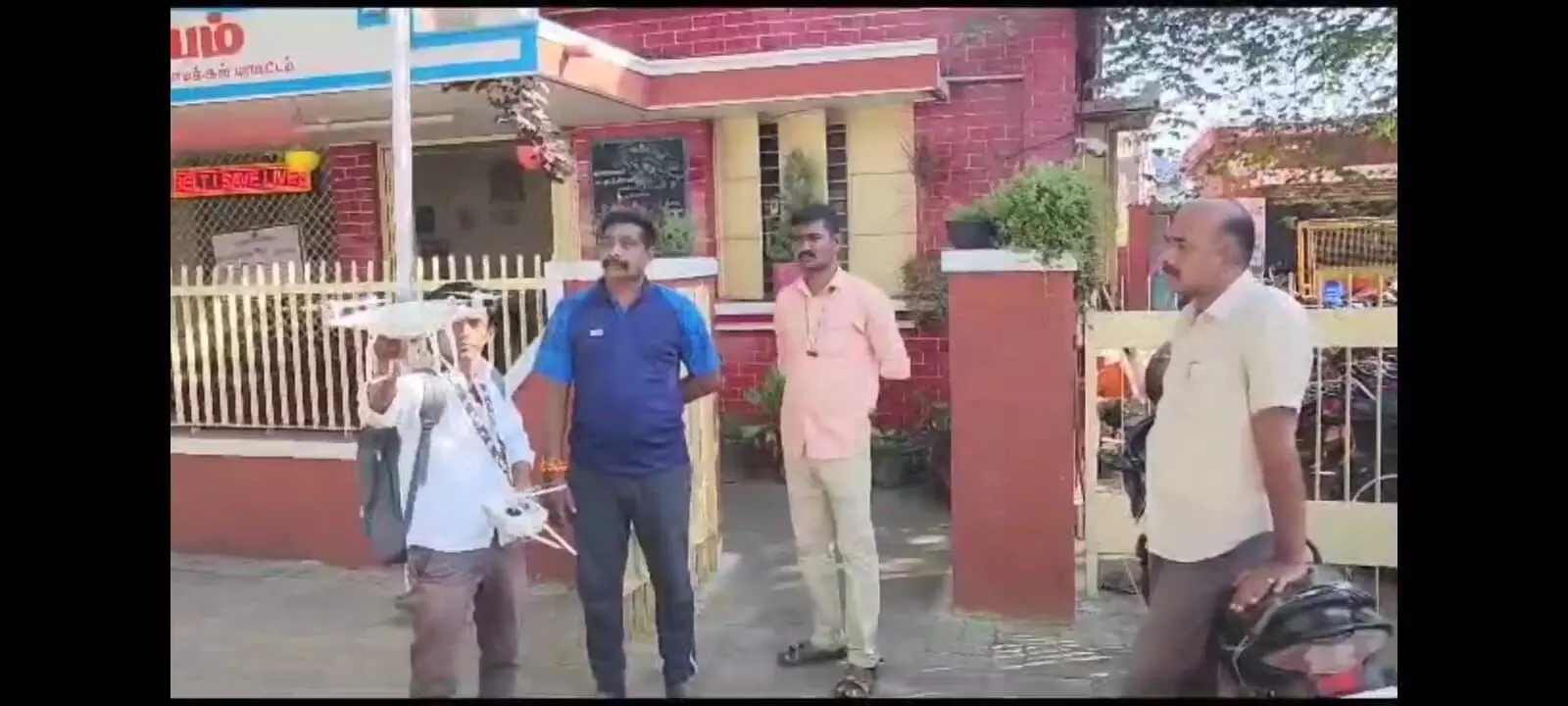 நூதன முறையில் ஆய்வு செய்து டாஸ்மாக் ஊழியர்கள் மீது போலீசார் வழக்கு நூதன முறையில் ஆய்வு செய்து டாஸ்மாக் ஊழியர்கள் மீது போலீசார் வழக்கு