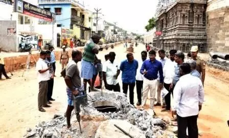 அண்ணாமலையார் கோவில் மாட வீதியில் சிமெண்ட் சாலை பணிகள்: கலெக்டர் ஆய்வு அண்ணாமலையார் கோவில் மாட வீதியில் சிமெண்ட் சாலை பணிகள்: கலெக்டர் ஆய்வு