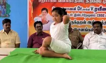 திருக்குறளின் 133 அதிகாரங்களுக்கும் யோகாசனம் செய்து அசத்திய 9 வயது சிறுமி திருக்குறளின் 133 அதிகாரங்களுக்கும் யோகாசனம் செய்து அசத்திய 9 வயது சிறுமி