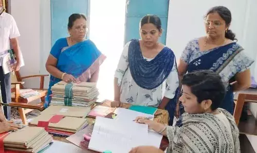 திருப்புவனம் ஊராட்சி ஒன்றிய அலுவலகத்தில் ஆட்சியர் ஆய்வு