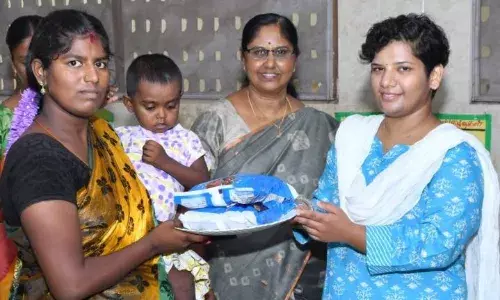 சிவகங்கை அருகே செறிவூட்டப்பட்ட பிஸ்கட்: ஆட்சியர் வழங்கல்