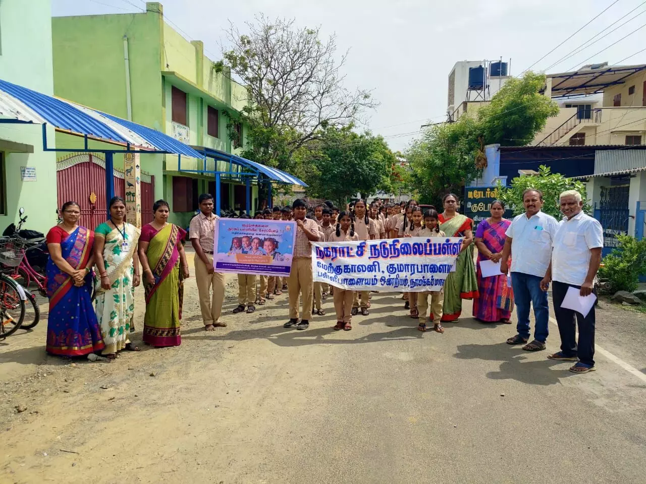 அரசு பள்ளி சார்பில் மாணவர் சேர்க்கை விழிப்புணர்வு பிரசாரம் அரசு பள்ளி சார்பில் மாணவர் சேர்க்கை விழிப்புணர்வு பிரசாரம்