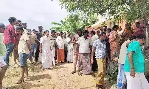 கோவையில் வேலை வாங்கி தருவதாக கூறி ரூ.3 லட்சம் மோசடி செய்த தாய்- மகள் கோவையில் வேலை வாங்கி தருவதாக கூறி ரூ.3 லட்சம் மோசடி செய்த தாய்- மகள்