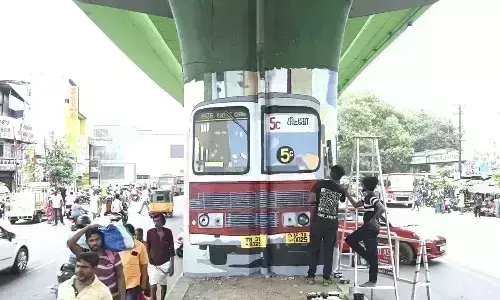 மக்களின் மனதை கவர்ந்த கோவை மாநகர சுவர்களில் வண்ண ஓவியங்கள் மக்களின் மனதை கவர்ந்த கோவை மாநகர சுவர்களில் வண்ண ஓவியங்கள்