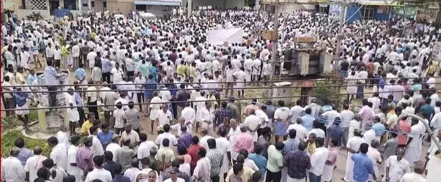 ஆரணியில் பட்டு கைத்தறி நெசவாளா்கள் ஆா்ப்பாட்டம் ஆரணியில் பட்டு கைத்தறி நெசவாளா்கள் ஆா்ப்பாட்டம்